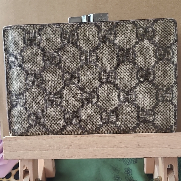 Gucci Beige and Brown Wallet - Picture 2 of 14